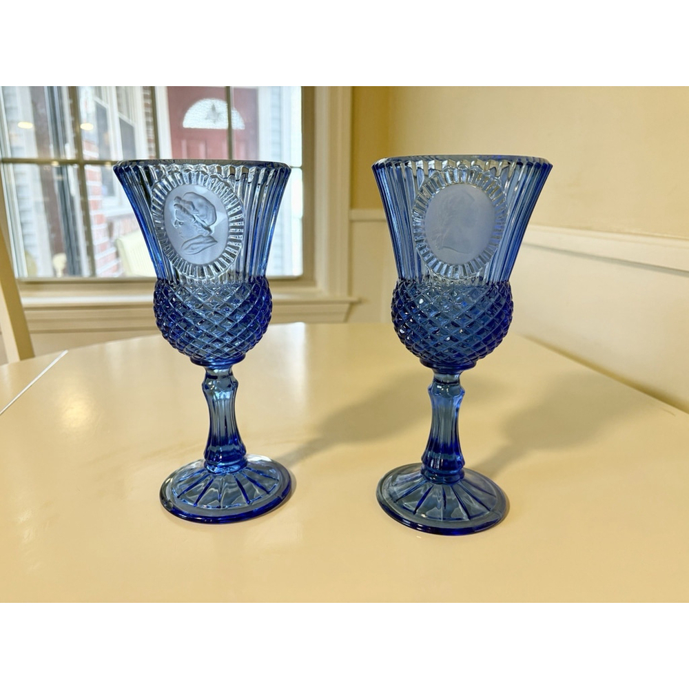 Vintage Cobalt Blue Cameo Portrait Goblets Set of 2 Medallion Glass Wine Glasses - Picture 6 of 6